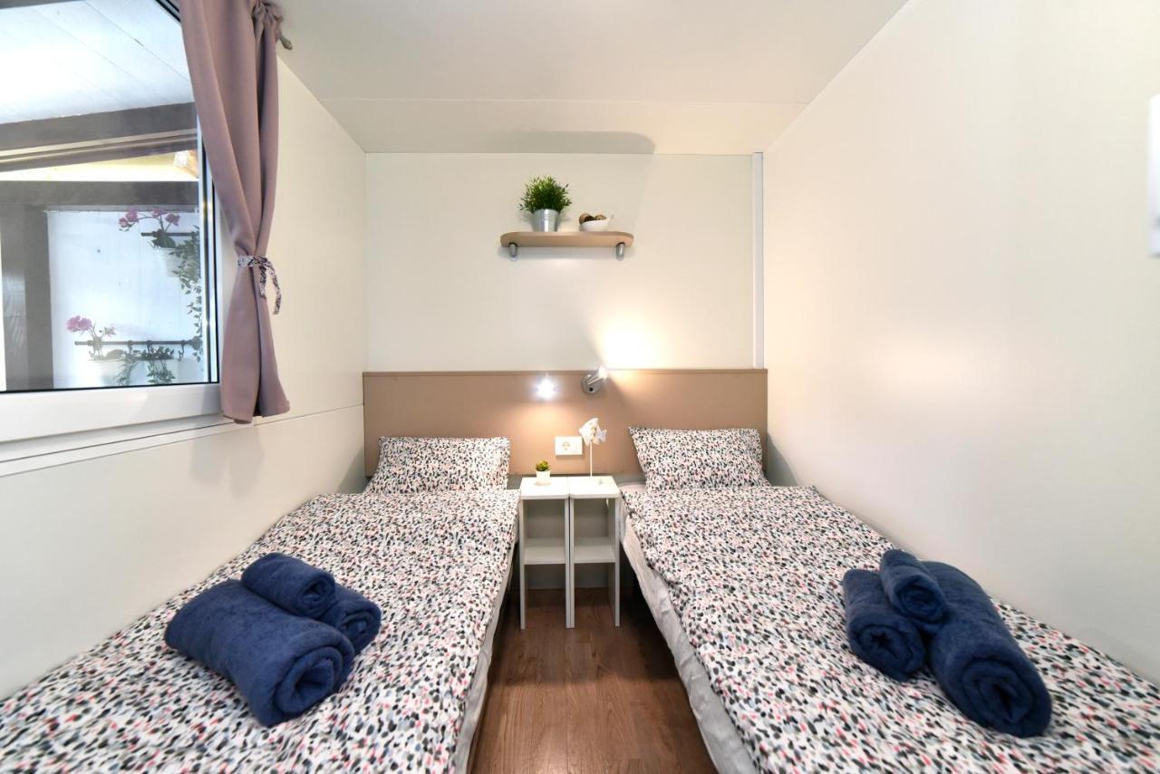 Mobile Home Posidonija Biograd Na Moru Exteriör bild