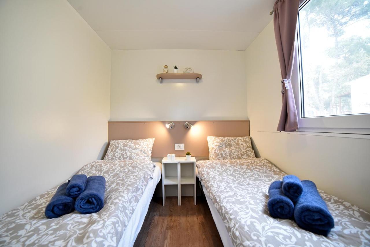 Mobile Home Posidonija Biograd Na Moru Exteriör bild