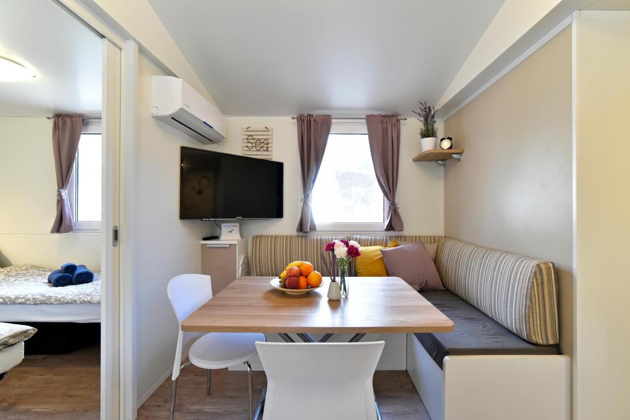Mobile Home Posidonija Biograd Na Moru Exteriör bild