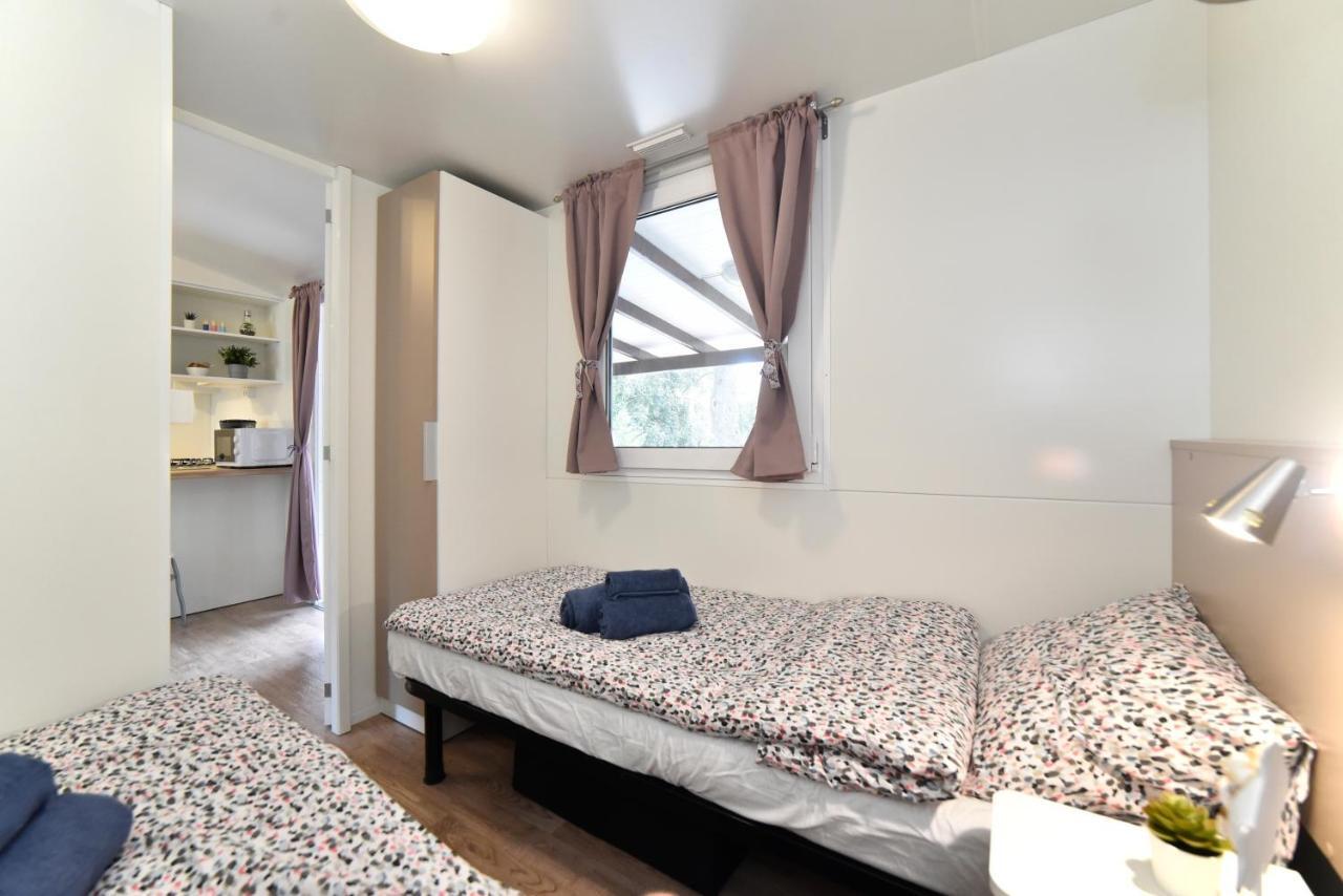 Mobile Home Posidonija Biograd Na Moru Exteriör bild