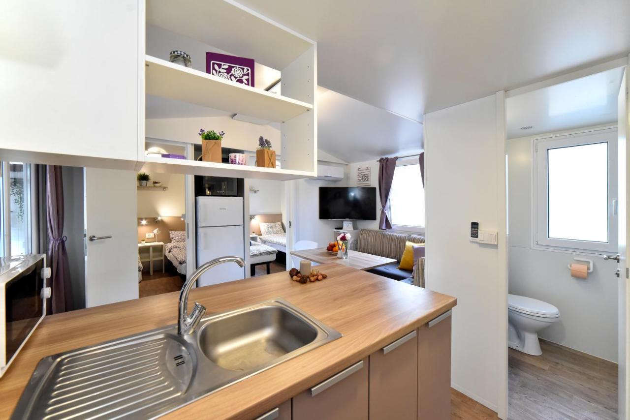 Mobile Home Posidonija Biograd Na Moru Exteriör bild