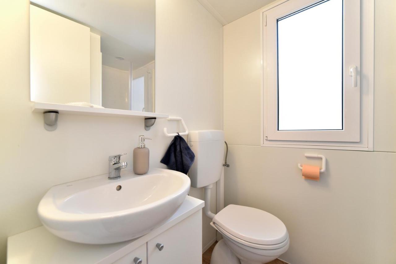 Mobile Home Posidonija Biograd Na Moru Exteriör bild